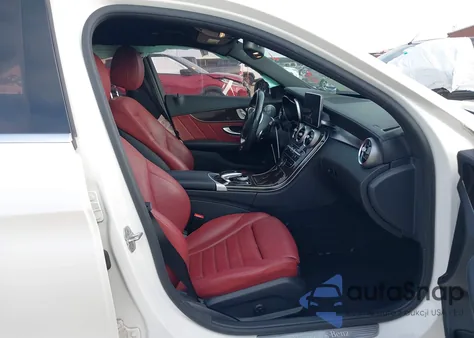 2015 Mercedes-Benz C 300 4Matic/Luxury 4Matic/Sport 4Matic z USA, uszkodzony, nr VIN 55SWF4KB9FU063301